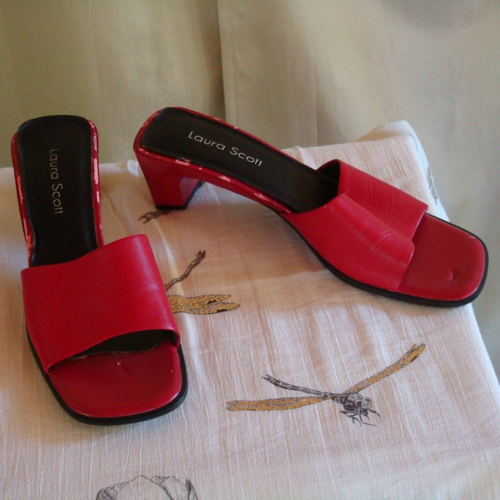 Laura Scott Red Leather Slide